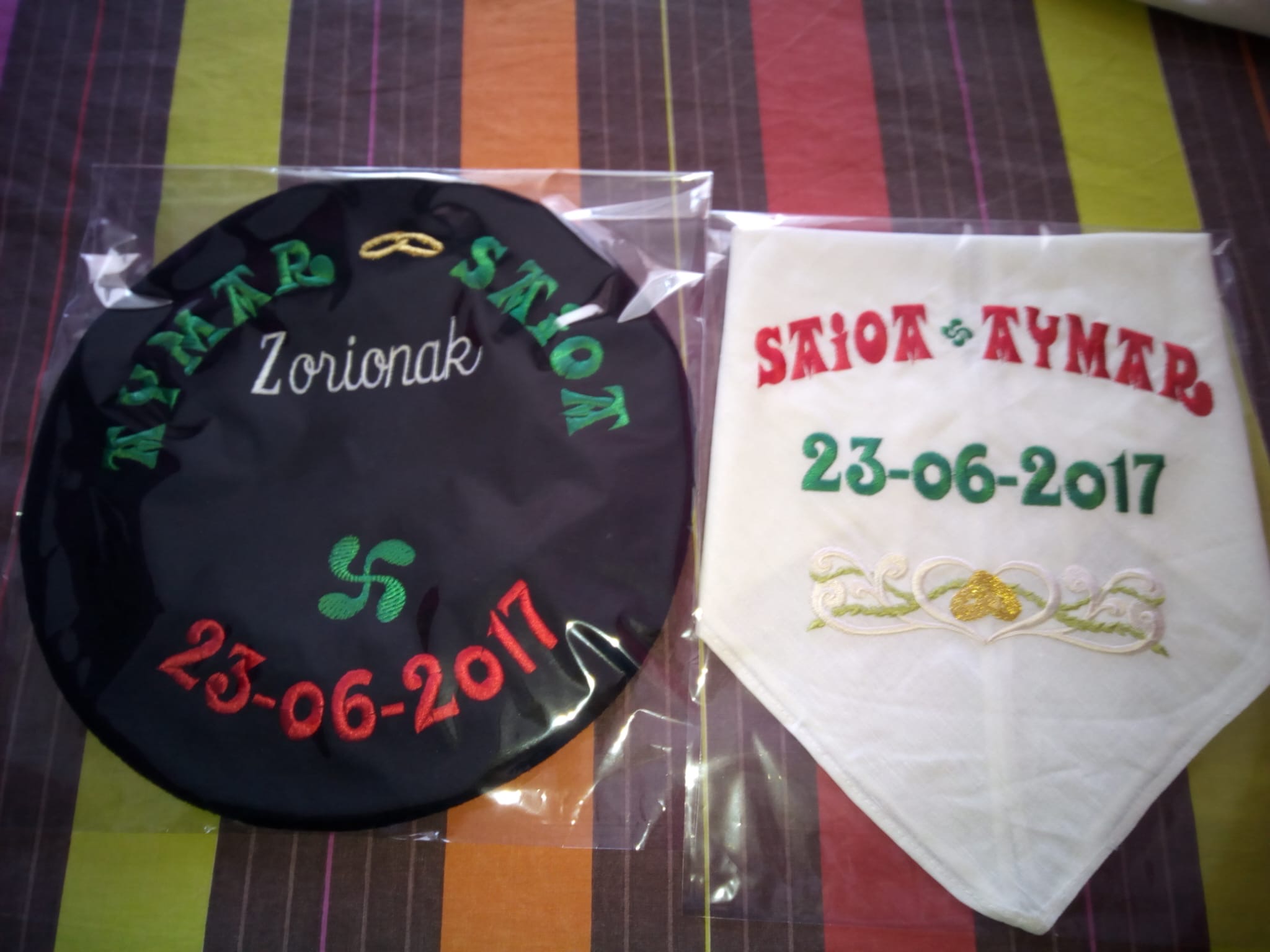 Pañuelo y txapela bordados personalizados